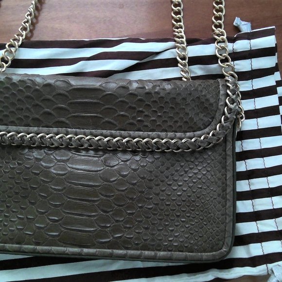 Henri Bendel Green Shoulder Bag/Crossbody Bag with Python Embossing and Chain - Picture 5 of 6